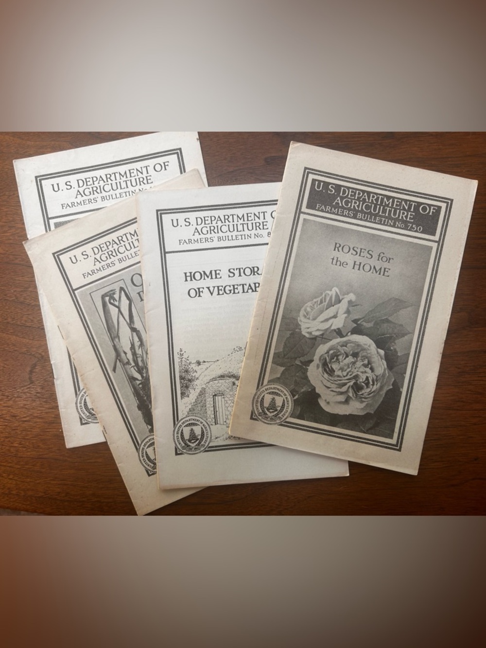 Four vintage Dept. of Agriculture guides for home gardening. WWI to Depression.